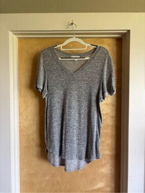 Korye Heather Gray V-Neck Short Sleeve Soft Knit Top Relaxed High-Low S